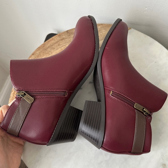 Vionic Millie Wine Leather Ankle
Booties Size 9.5 - Picture 3 of 14